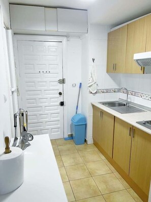 Fridge, microwave, toaster, cookware/dishes/utensils - Central Plazamar 4 Apartment with Pool. (Torre Del Mar)