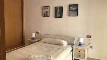 2 slaapkamers, een strijkplank/strijkijzer, wifi, beddengoed