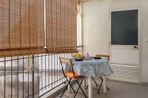 Apartment | Terrace/patio - Syracuse Comfy Retreat (Syracuse)