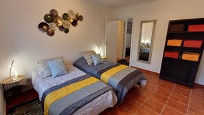 3 soverom, skrivebord, strykejern/-brett og wi-fi