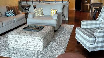 Smart TV, fireplace