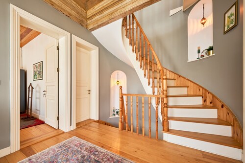 Nostalgic & Comfortable Historical Home!