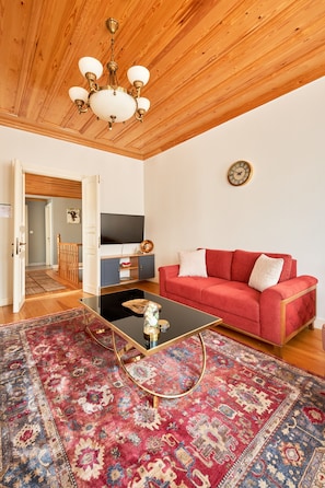 Smart TV, music library - Nostalgic & Comfortable Historical Home! (Istanbul)