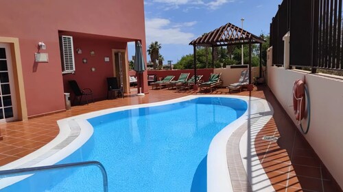 Lovely 5-bedroom villa in Adeje with WiFi, AC