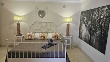 5 makuuhuonetta, silitysrauta/-lauta, vauvan matkasänky, Wi-Fi