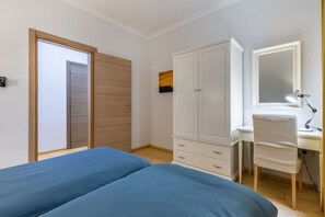 2 bedrooms, desk, iron/ironing board, free WiFi