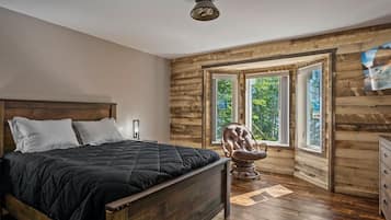 4 bedrooms, desk, free WiFi, bed sheets