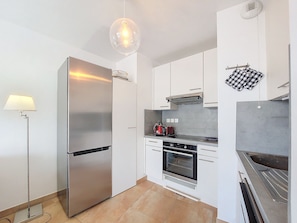 Fridge, microwave, oven, dishwasher - N&J - VAGUE AZUR - Central - Balcony (Niza)