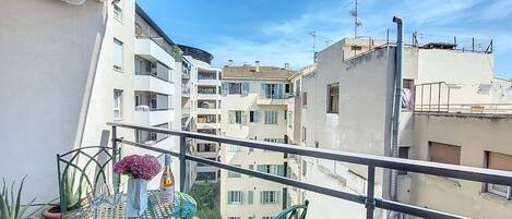 تناول الطعام بالخارج