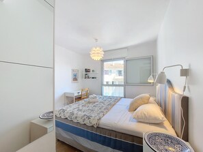 1 bedroom, in-room safe, iron/ironing board
