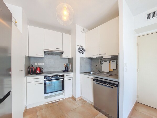 Fridge, microwave, oven, dishwasher