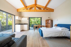 4 bedrooms, iron/ironing board, travel crib, free WiFi