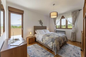 3 Schlafzimmer, Bügeleisen/Bügelbrett, WLAN, Bettwäsche