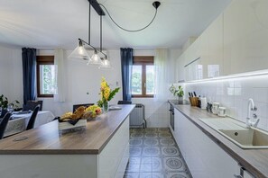 Fridge, microwave, oven, stovetop