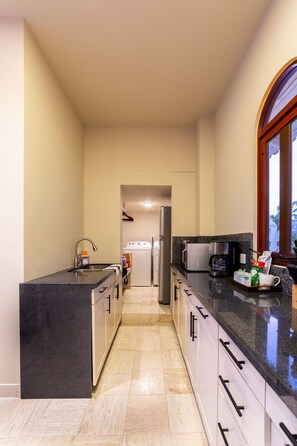 Fridge, microwave, oven, coffee/tea maker - Puebla boutique penthouse (Bucerías)