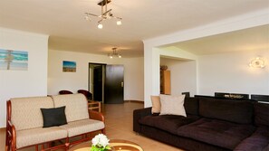 Living area - Villa Lotus - Cleverdetails - Pool, Near the Marina, Sleeps 6 Adul. and 2 Child (Quarteira)