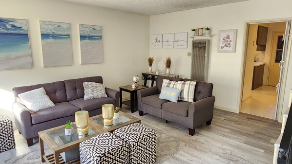 Smart TV - Modern Inglewood Townhouse Near Sofi & LAX (Inglewood)