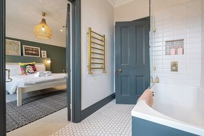 5 soverom, strykejern/-brett, wi-fi (inkludert) og sengetøy