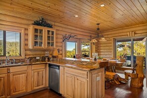 Fridge, microwave, oven, stovetop - Big Bear Custom log home | Stunning Mountain Views (Big Bear Lake)