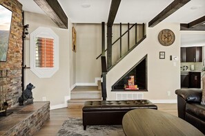 TV, fireplace, ping pong - Mountain View | HotTub | Fully Fenced Yard (Big Bear Lake)