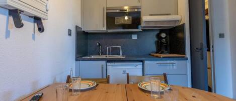 Fridge, microwave, coffee/tea maker, toaster