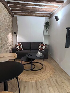 Smart TV - Fbg St-antoine, le Marché Aligre (Paris)