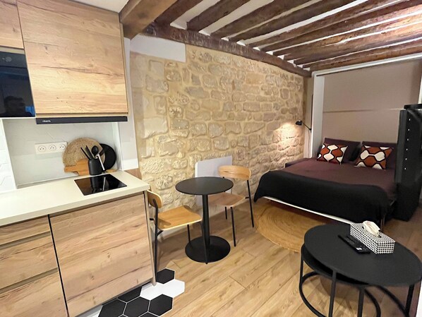 Strykjärn/strykbräda, wi-fi och sängkläder