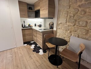 Fridge, microwave, stovetop, coffee/tea maker - Fbg St-antoine, le Marché Aligre (Paris)