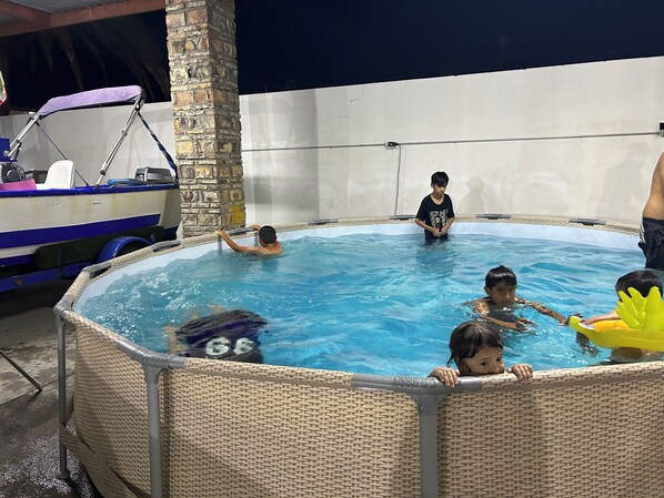 Indoor/outdoor pool