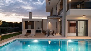 A modern two-story house with a swimming pool, outdoor seating, and a fireplace. - Luxury Villa David 1 heated pool 38m2 bbq Seaview (Podstrana)
