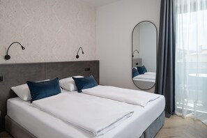 8 bedrooms, iron/ironing board, WiFi, bed sheets