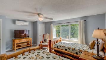 4 bedrooms, desk, iron/ironing board, free WiFi