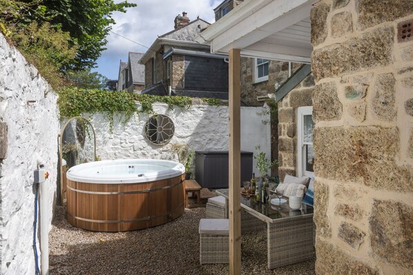 Bain à remous extérieur