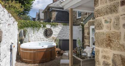 The Elms - hot tub/pet friendly