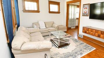 3 bedrooms, Internet