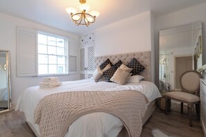 3 chambres, fer et planche à repasser, lit parapluie, Wi-Fi gratuit