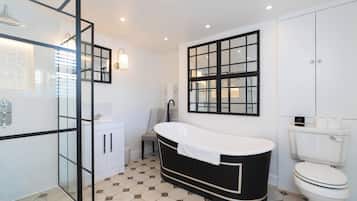 House | Bathroom | Combined shower/tub, hair dryer, towels, soap