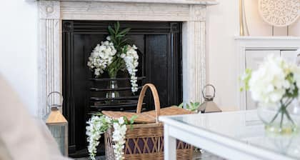Gloucester Place Townhouse with Hot Tub