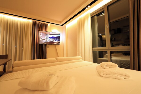 商務雙人房 | 高級寢具、記憶床墊、筆電工作空間、免費無線上網