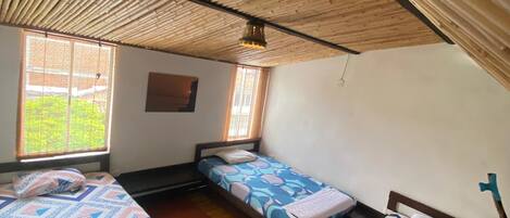 2 室のベッドルーム、WiFi