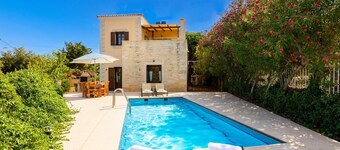 Villa Lotus - Three Bedroom Villa, Sleeps 6