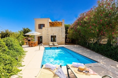 Villa Lotus - Three Bedroom Villa, Sleeps 6