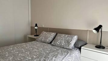 3 dormitorios, tabla de planchar con plancha, wifi y ropa de cama
