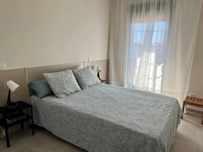 3 chambres, fer et planche à repasser, lit de bébé portatif, Wi-Fi