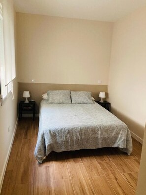 2 chambres, fer et planche à repasser, Wi-Fi, draps fournis