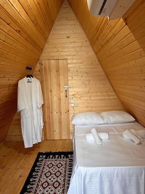 Comfort Cottage, Balcony, Lake View | 3 bedrooms, soundproofing, iron/ironing board, free WiFi - Thomas Hut (Khelvachauri)