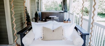 Luxury Farmhouse with Hot Tub on Vineyard