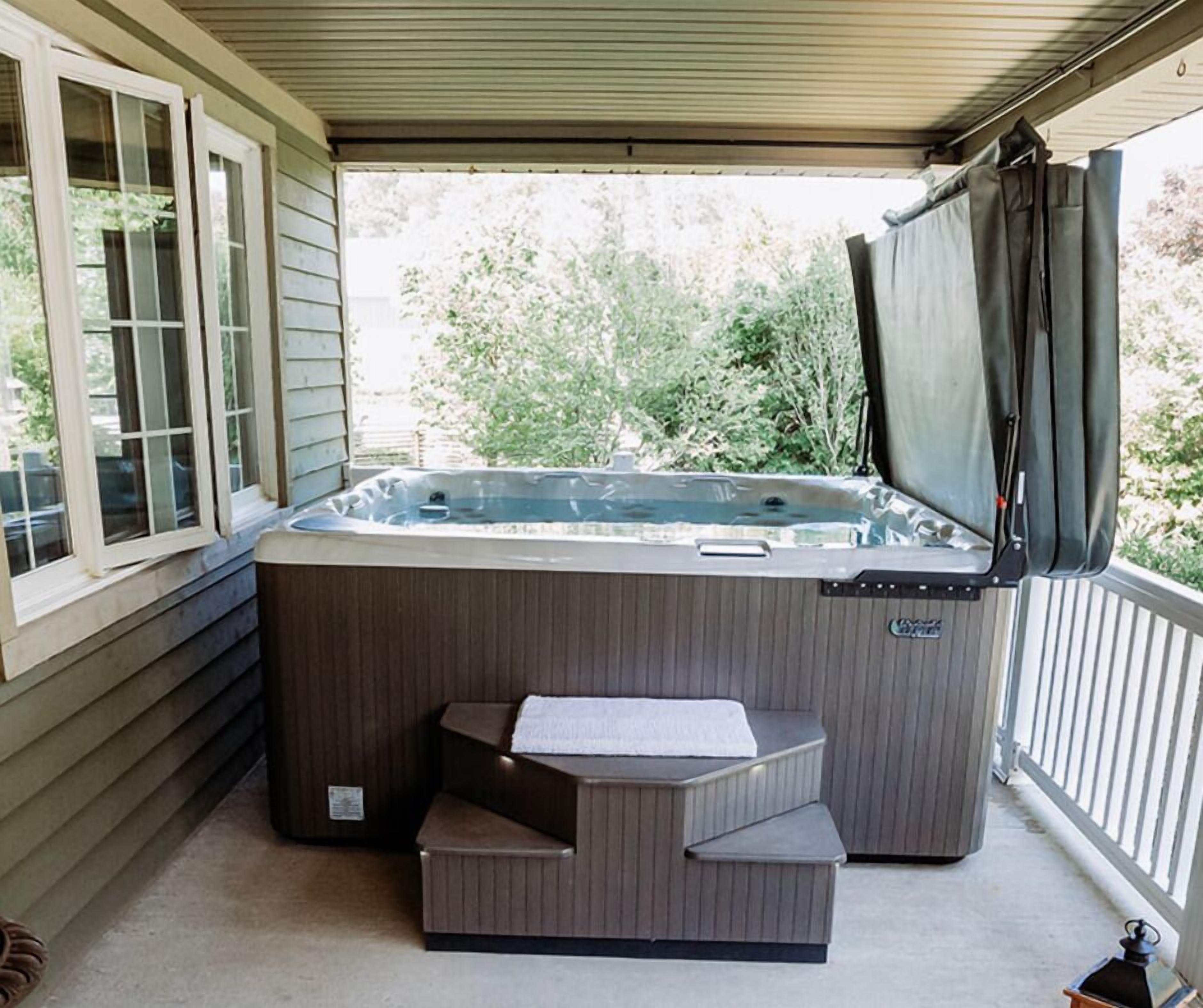 Outdoor spa tub