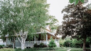 Exterior - Vintage Farmhouse with Hot Tub on Vineyard (Norfolk County)
