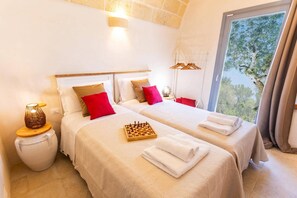 4 bedrooms, iron/ironing board, free WiFi, bed sheets